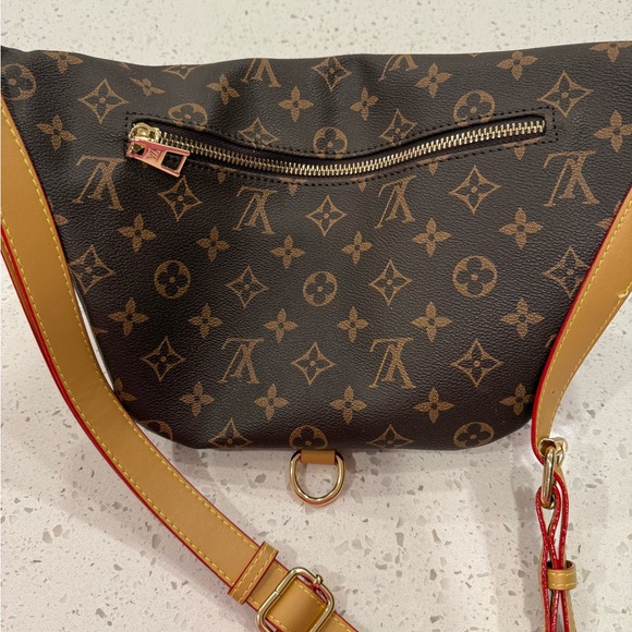 🤩Bumbag  LV  Monogram Crossbody - Picture 5 of 9